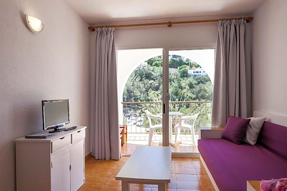 Aparthotel Puerto Cala Vadella