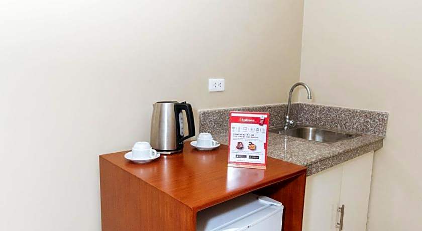 RedDoorz near Osmena Highway 1