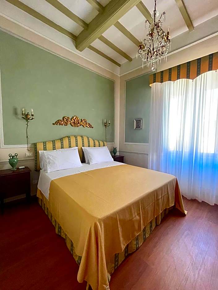 Photo 1 of 10 of Standard 1 King Bed