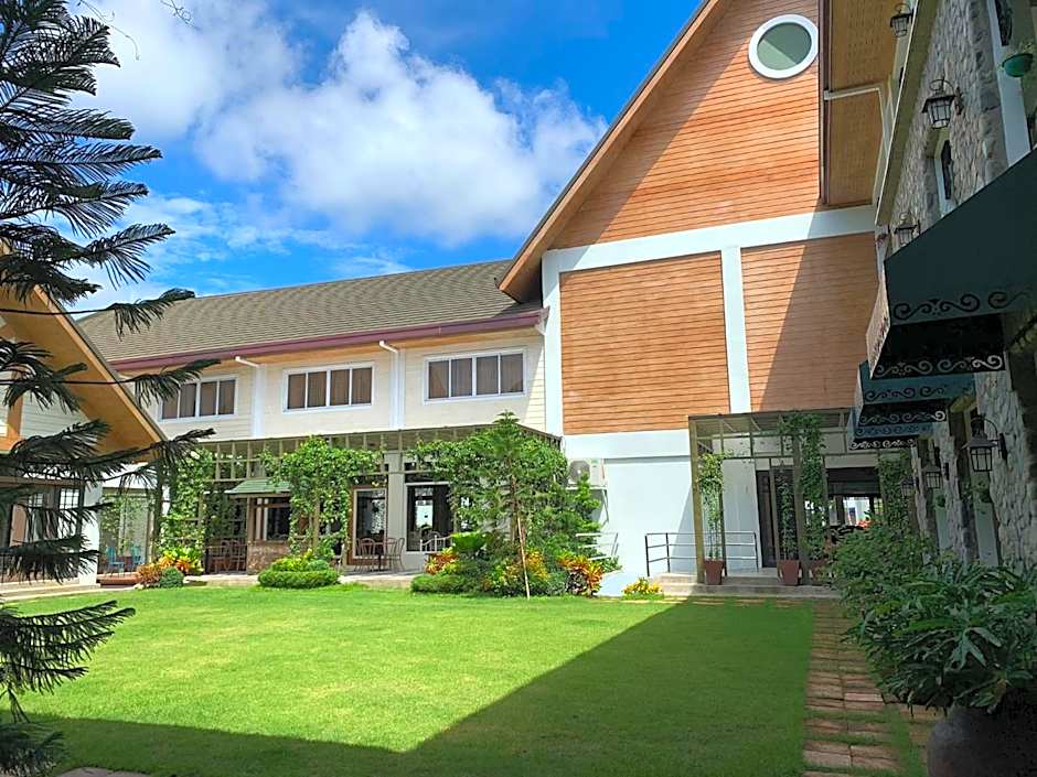 Sola Hotel and Sola Bed & Breakfast