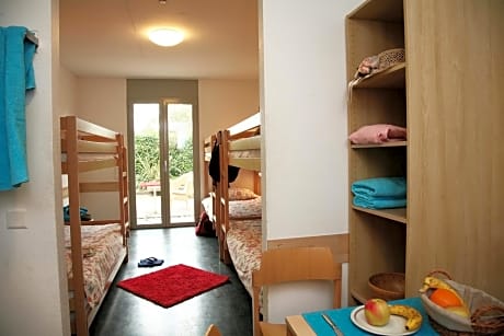 Single Bed in Mixed Dormitory Room with Shared Bathroom 