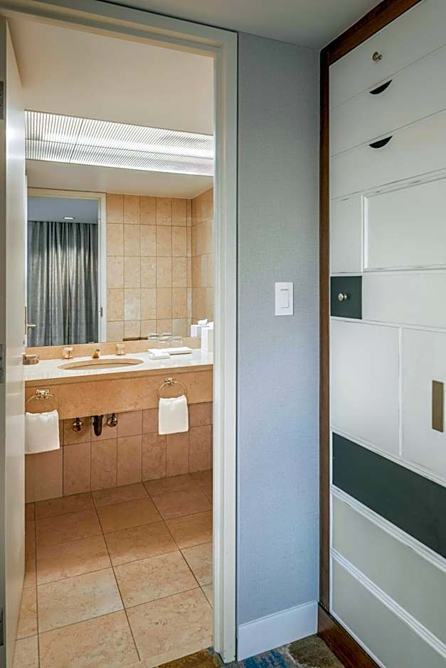 Metropolitan Hotel Vancouver