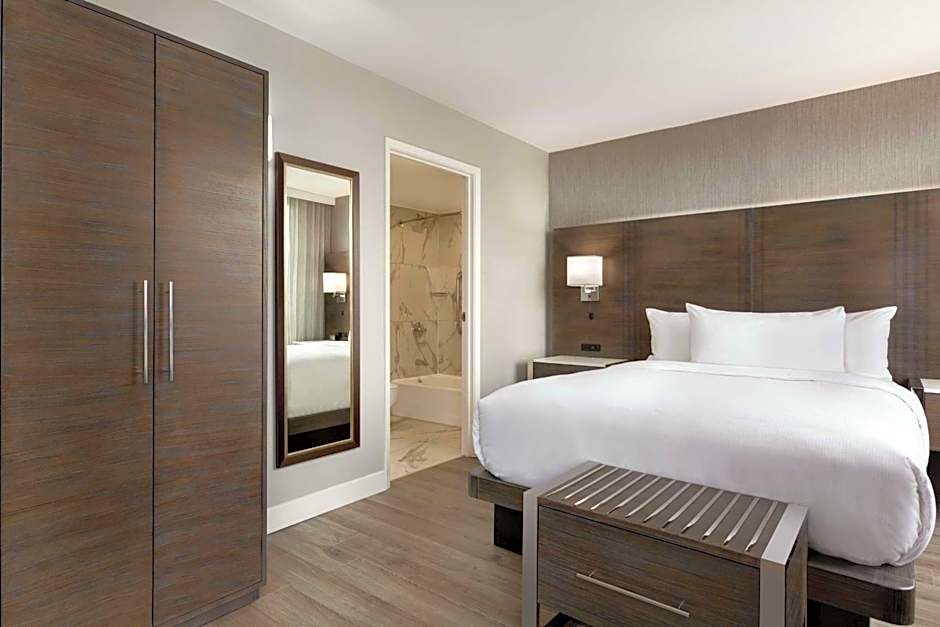 Embassy Suites by Hilton Montreal Airport