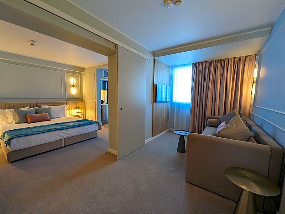 Photo 1 of 8 of Suite, Balcony