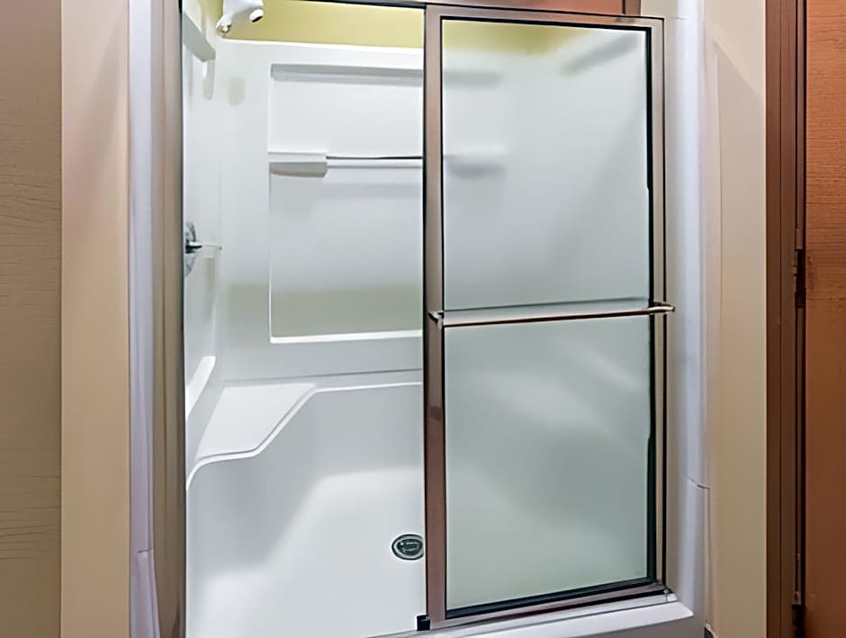 Ramada by Wyndham Bettendorf