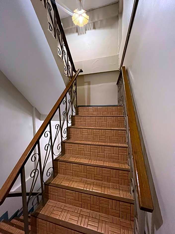 Achcha hotel - itsaraphap MRT station - Wat Arun