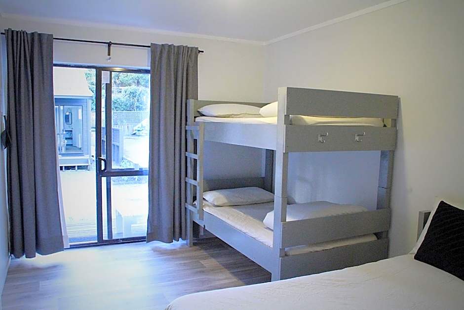 Hugo & Carters Backpackers & Motel