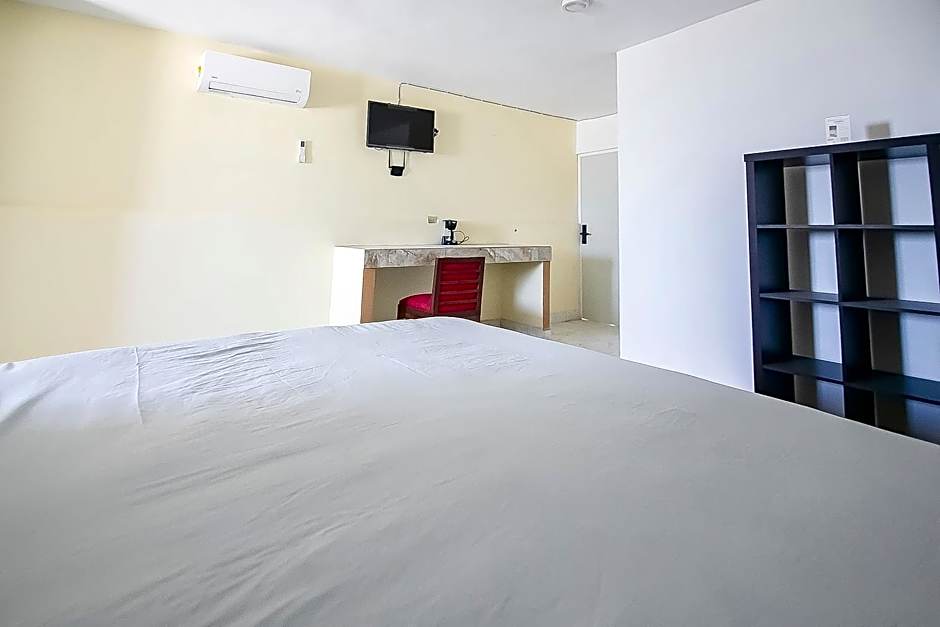 OYO Hotel Plaza Las Torres, Cabo San Lucas