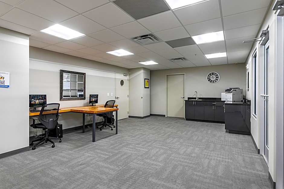 Spacious 4BR Luxury Condo Steps to French Quarter