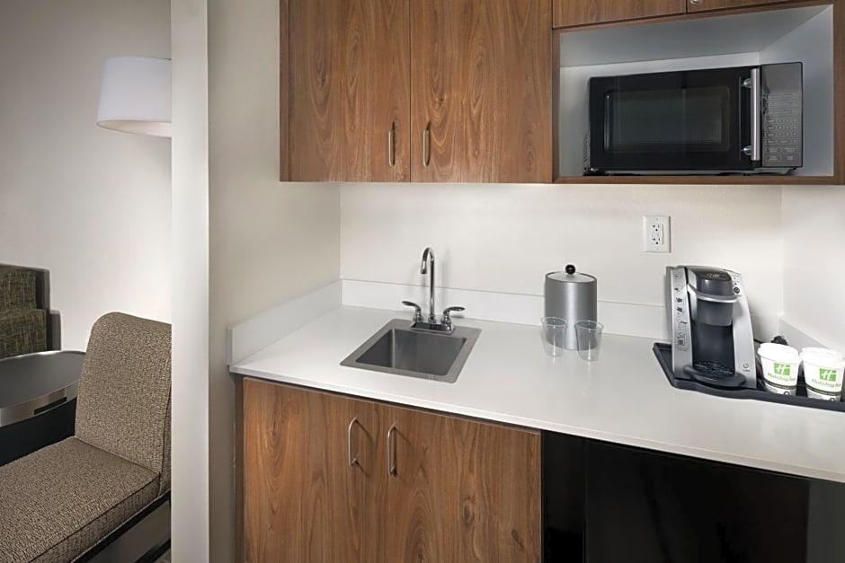 Holiday Inn & Suites Arden - Asheville Airport, an IHG Hotel