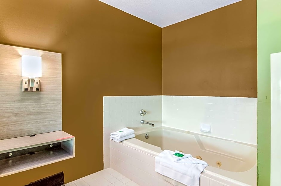 Guesthouse Inn & Suites Poulsbo