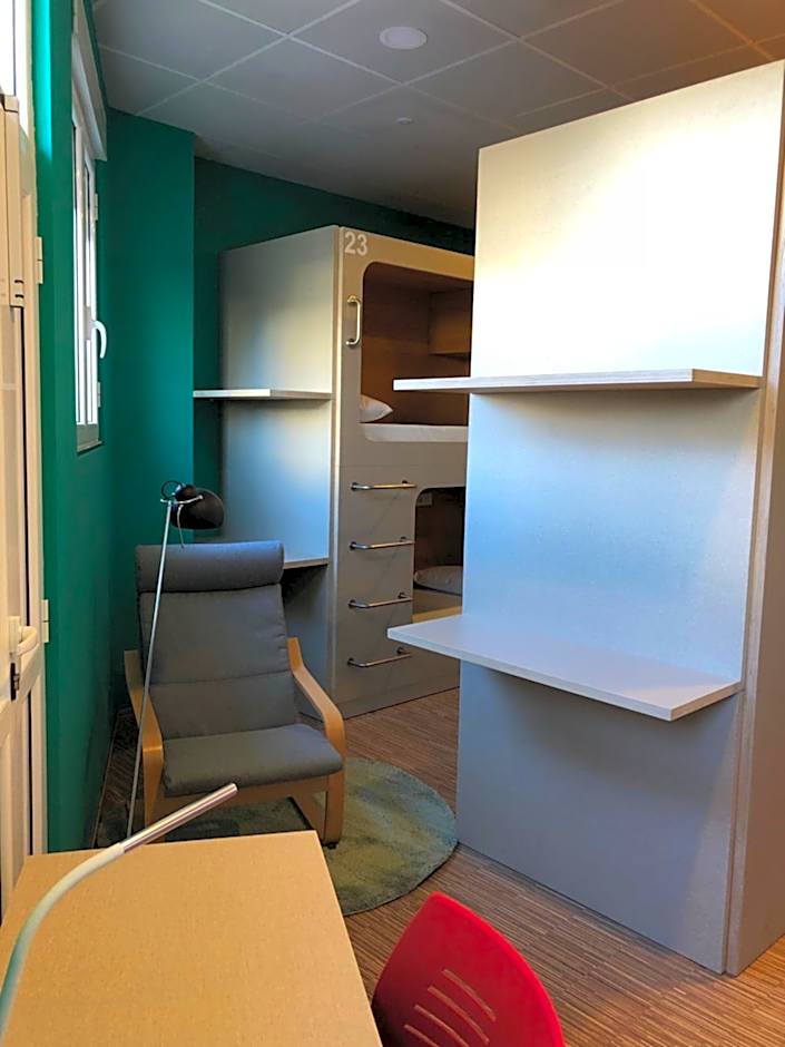 Foto 1 daripada 10 — Bunk Bed in Mixed Dormitory Room