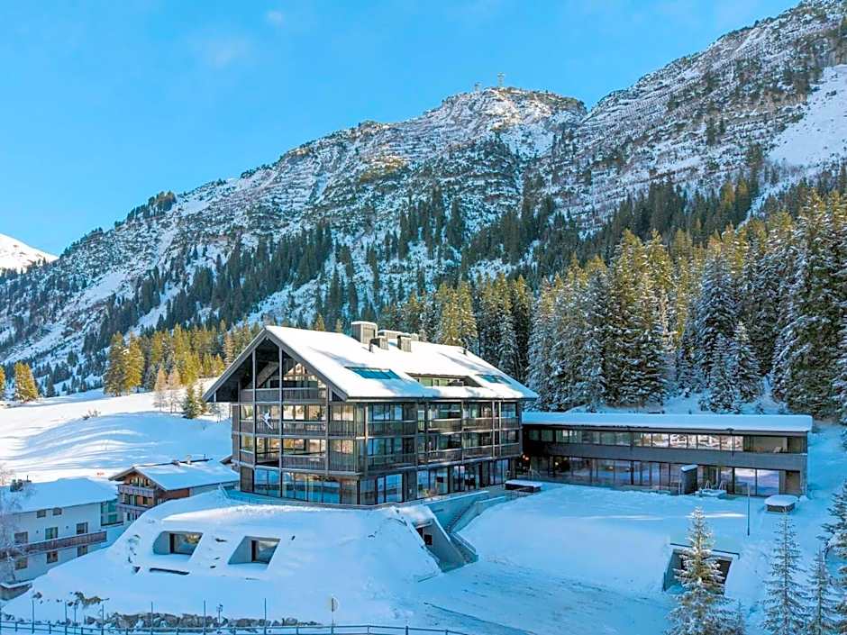 New Hotel Kristberg in Lech with SPA, outdoor pool and view