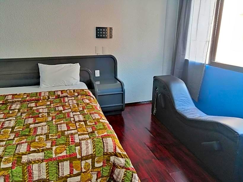 MOTEL OASIS mexico