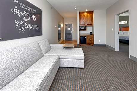 Deluxe Family Suite - Non-Smoking