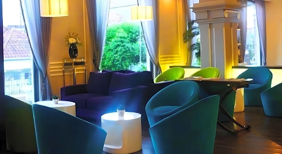 M - Regency Hotel