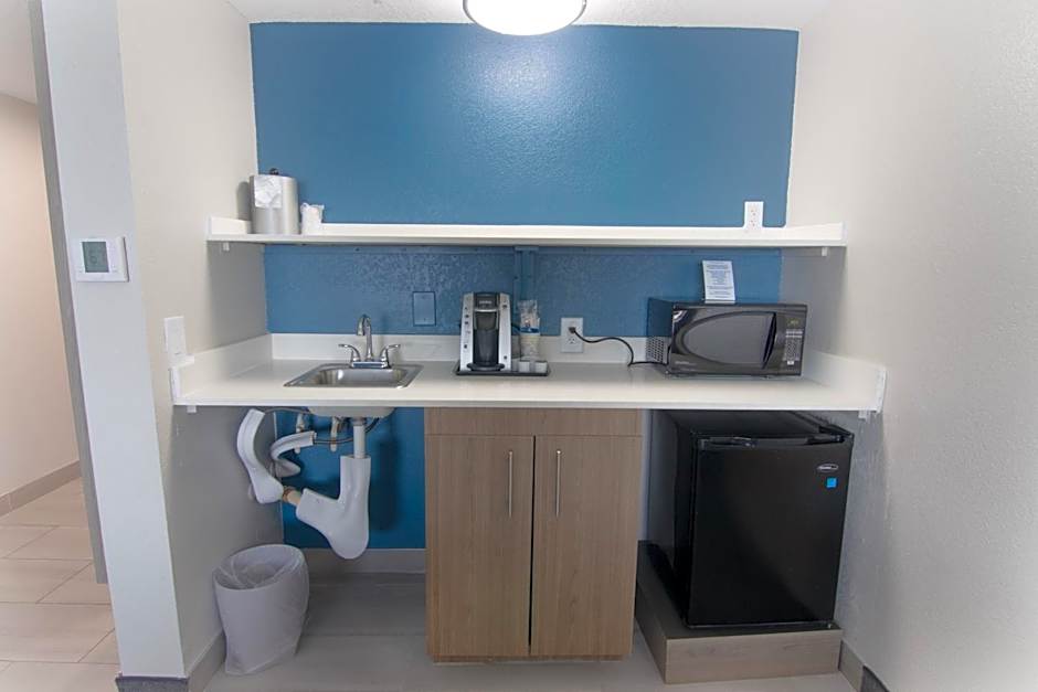 Holiday Inn Express and Suites Fort Lauderdale Airport West By IHG