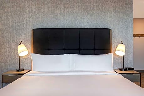 1 King Bed Studio Nonsmoking