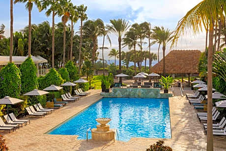 Kimpton Surfcomber Hotel by IHG