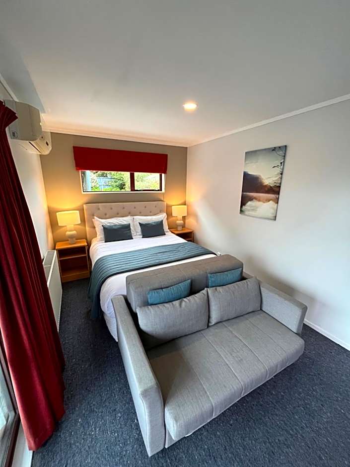 Adventure Lodge & Motel and Tongariro Crossing Track Transport