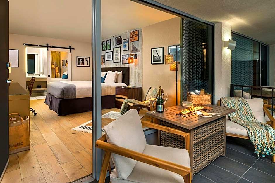 Hotel Paradox, Autograph Collection