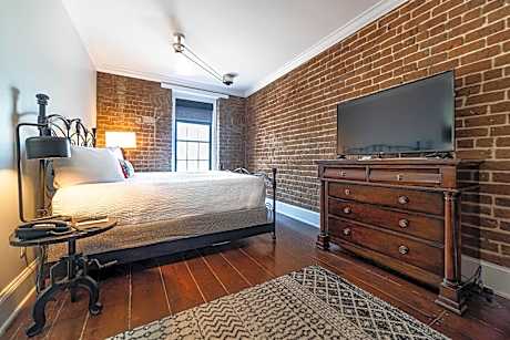 Queen Room - Riverview