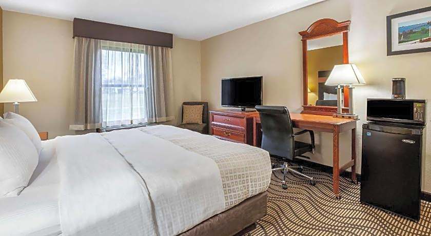 La Quinta Inn & Suites by Wyndham Sandusky