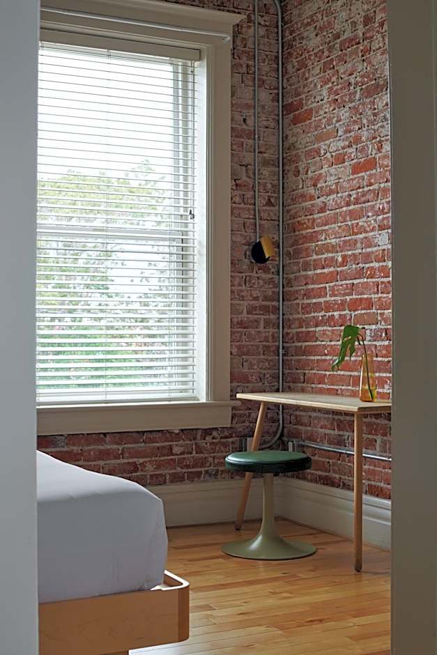 The Jesse Hotel & Bar