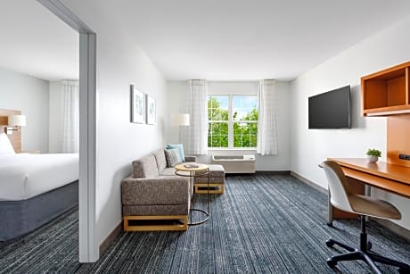 Suite, 1 Bedroom (1 Queen Bed and 1 Double Sofa Bed)