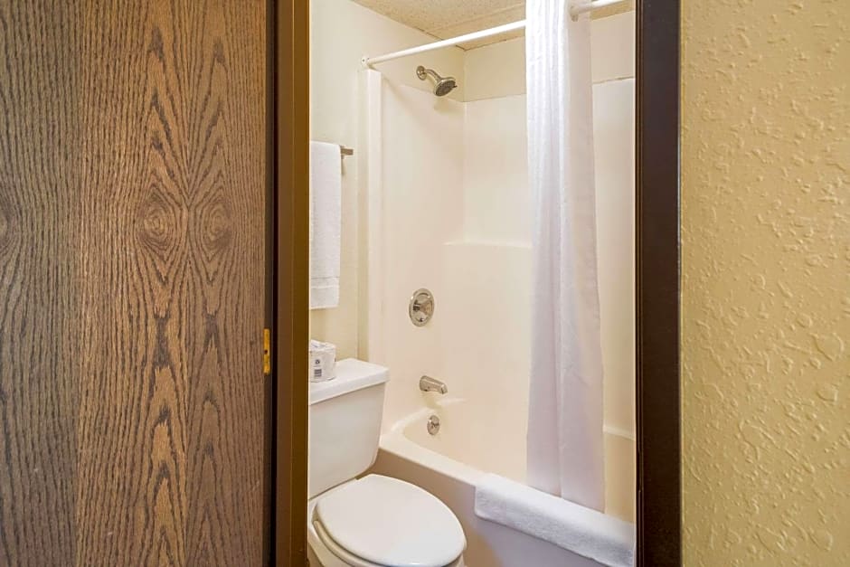 Econo Lodge Duluth near Miller Hill Mall