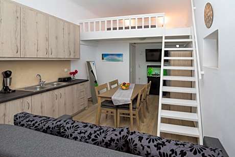 Sunny Apartment - Triovasalos