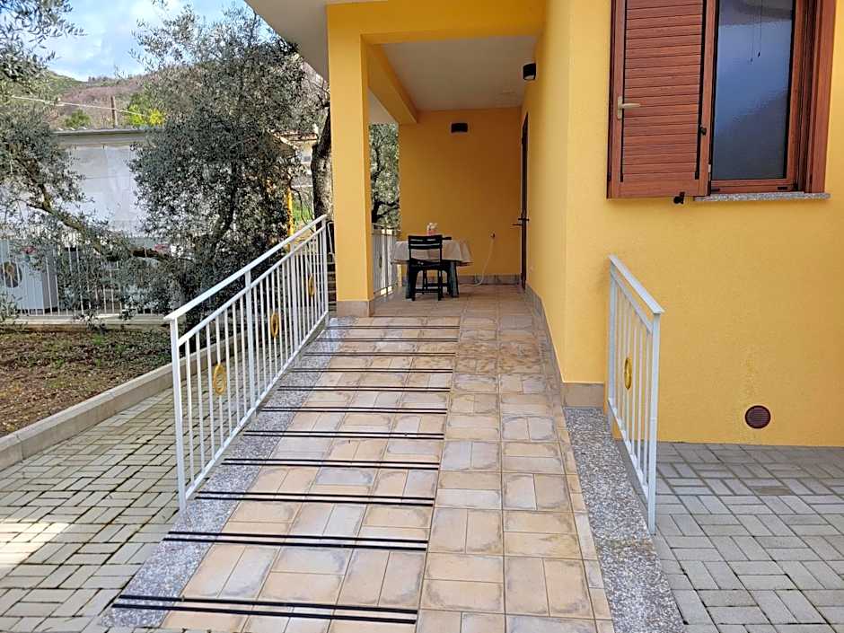 Alloggio turistico Magnifico Alessandro Valle Bernardo 04025 Lenola nei pressi di Fondi LT