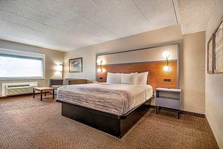 1 King Bed Studio Suite Non-Smoking