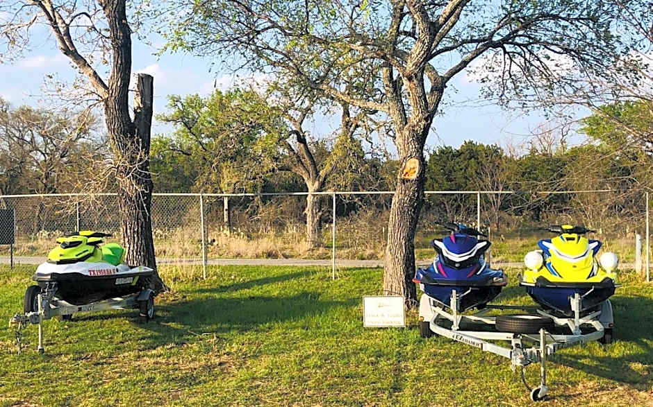 Oasis Lake Buchanan