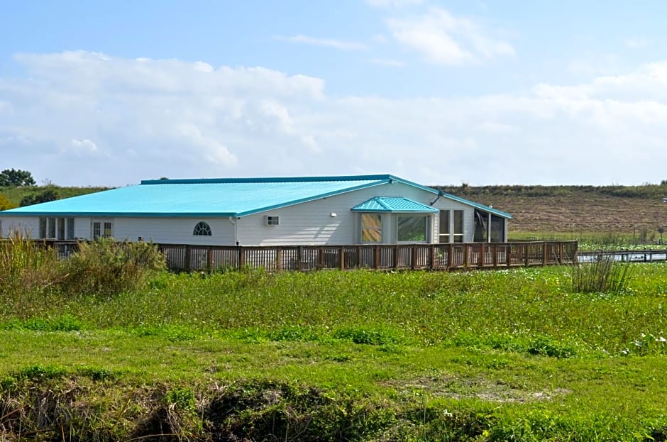 Days Inn & Suites by Wyndham Lake Okeechobee