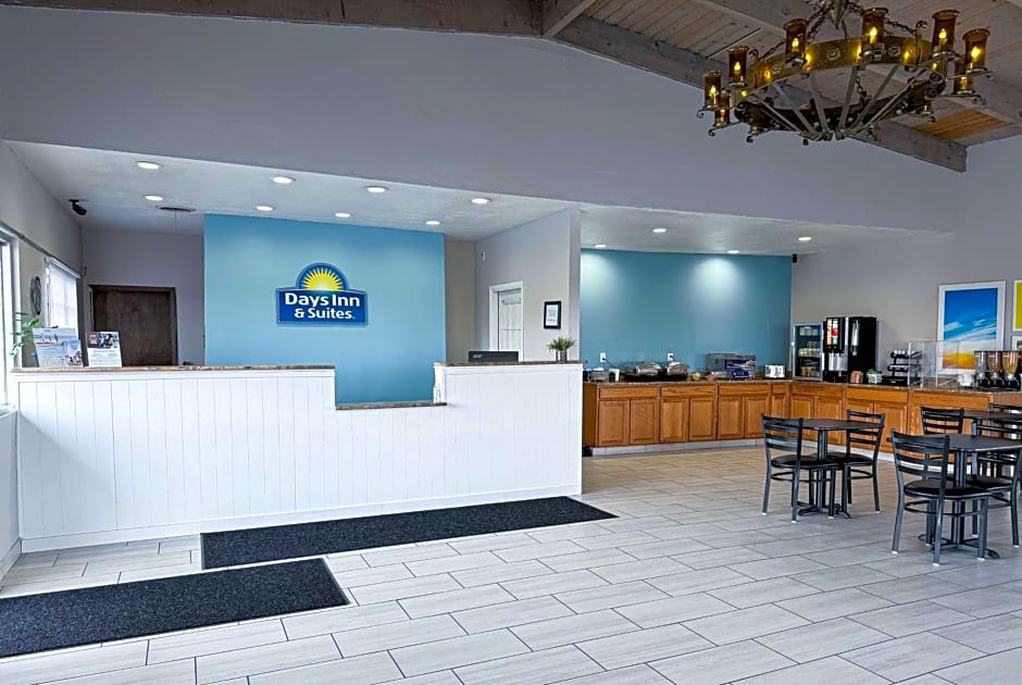 Days Inn & Suites by Wyndham Santa Rosa