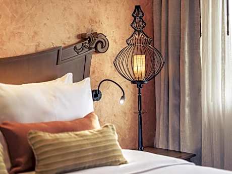 One-Bedroom Deluxe Suite Apartment with Balcony