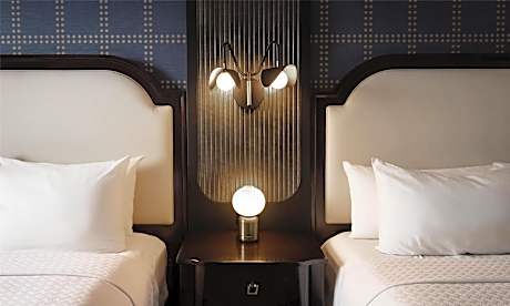 2 Queens Corner Falls View Suite