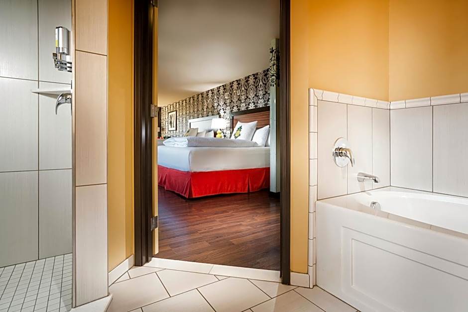 Staypineapple At The Maxwell Hotel