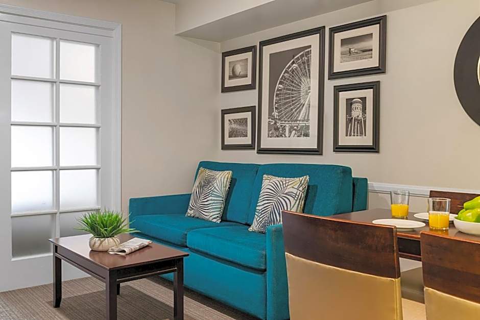 Peacock Suites