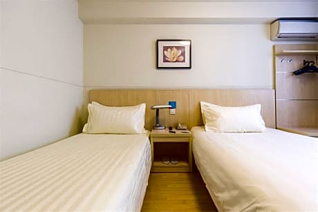 Twin Room B