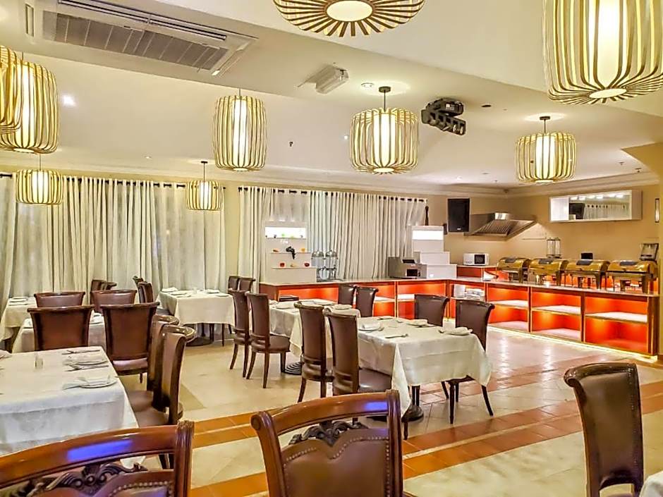 Victoria Crown Plaza Hotel