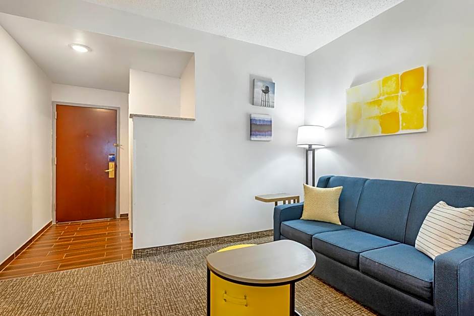 Comfort Suites East Brunswick - South River