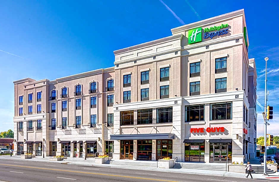 Holiday Inn Express & Suites Kansas City KU Medical Center By IHG