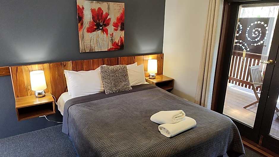 Photo 1 of 10 of 1 Queen Bed, Courtyard View