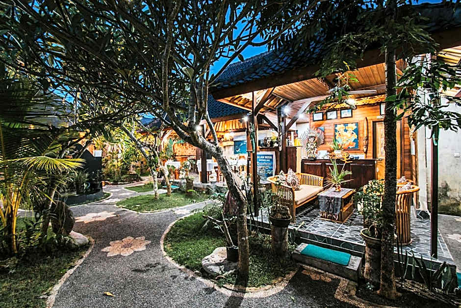 Alam Nusa Bungalow Huts & Spa