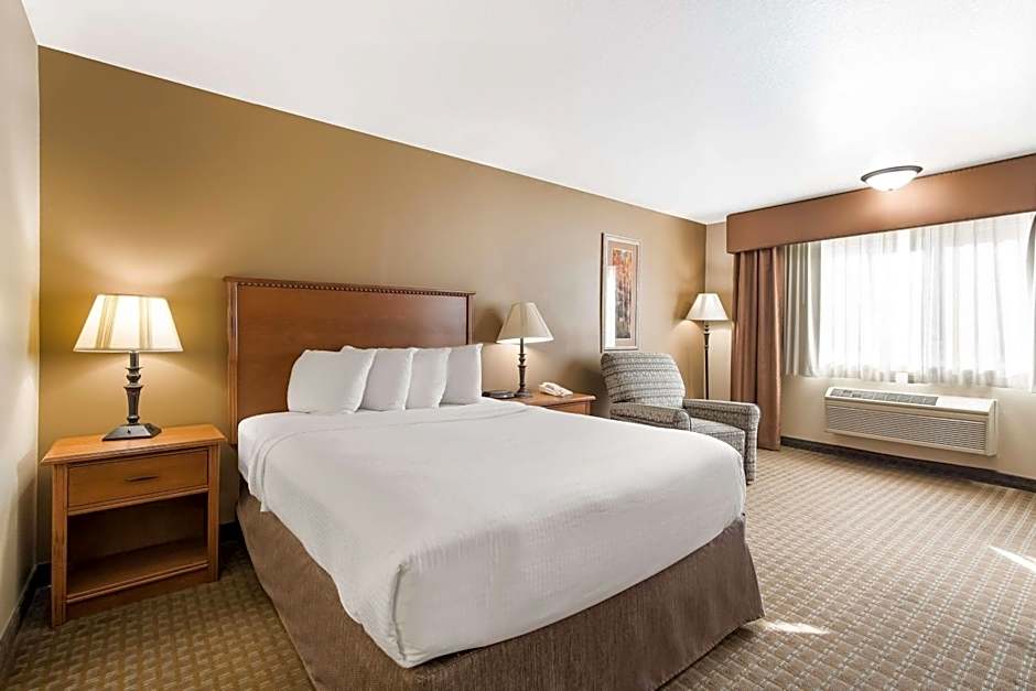 Photo 1 of 4 of 1 Queen Bed, Mobility Accessible, Bathtub