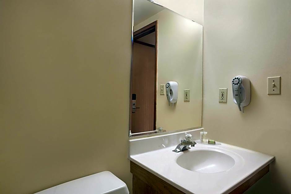 Super 8 by Wyndham Sarnia ON