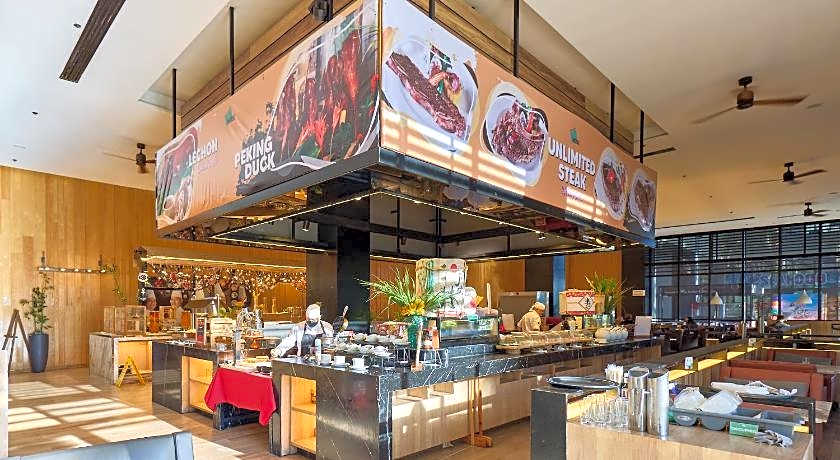 Midori Clark Hotel And Casino