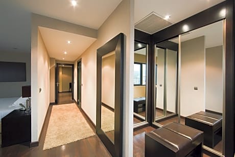 SENIOR SUITE 2 ADULTS